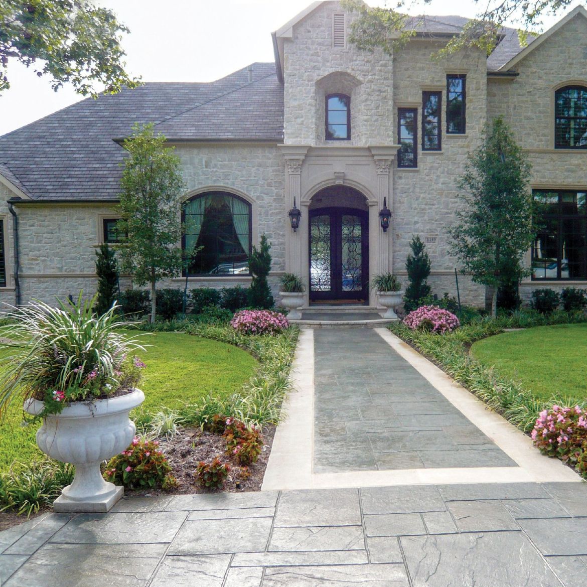 Picture of JCS-86157 Italian Urn, 26 in.